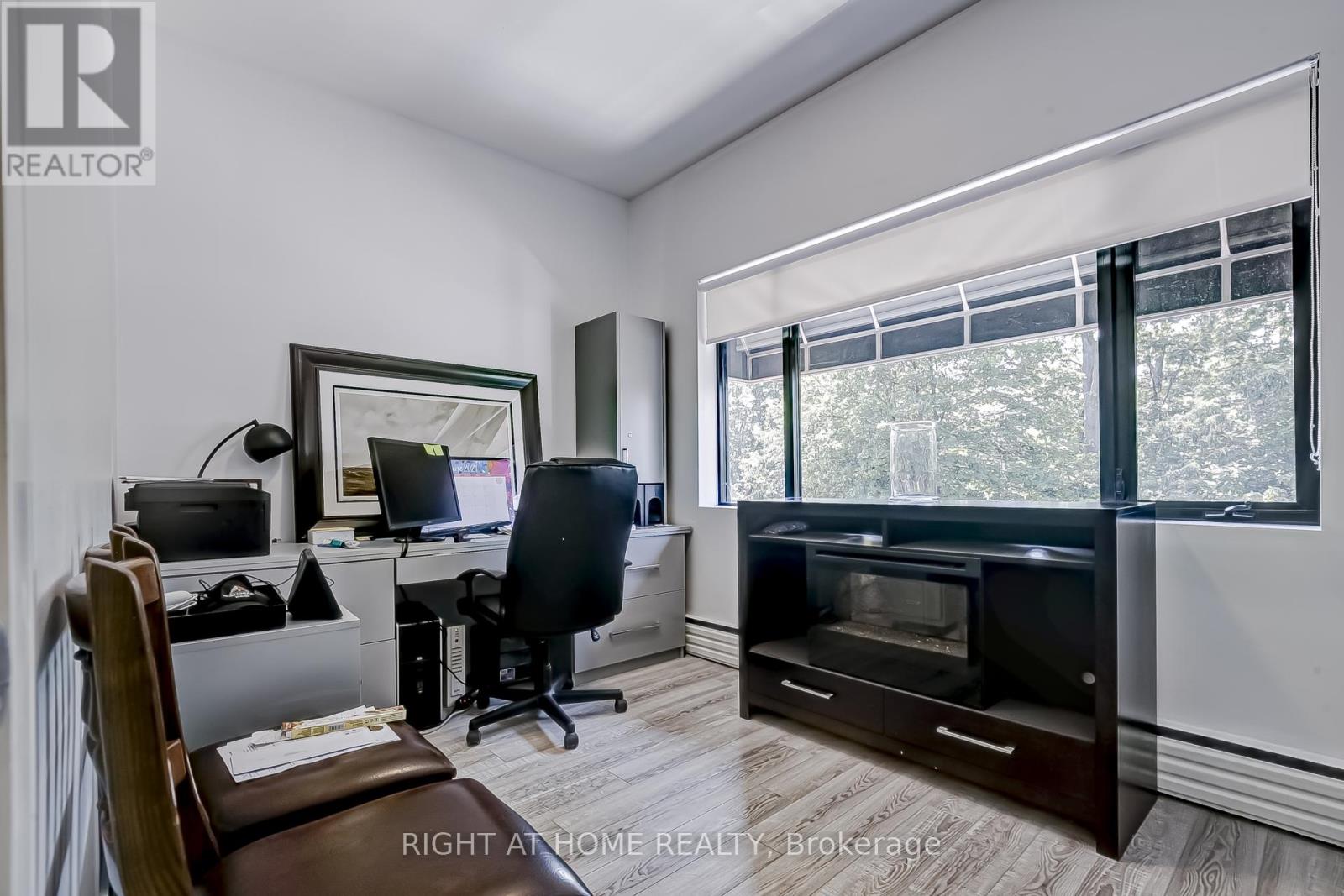 181 Lakeshore Road E Property Photo 19