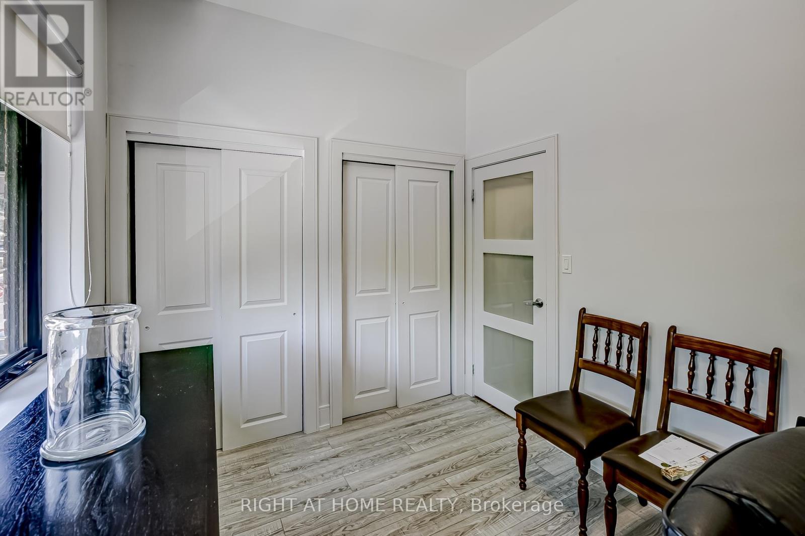 181 Lakeshore Road E Property Photo 20