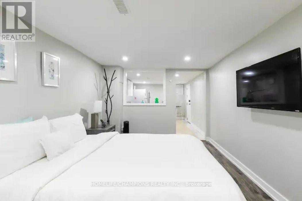 Bsmt - 112 Springhurst Avenue Property Photo 2