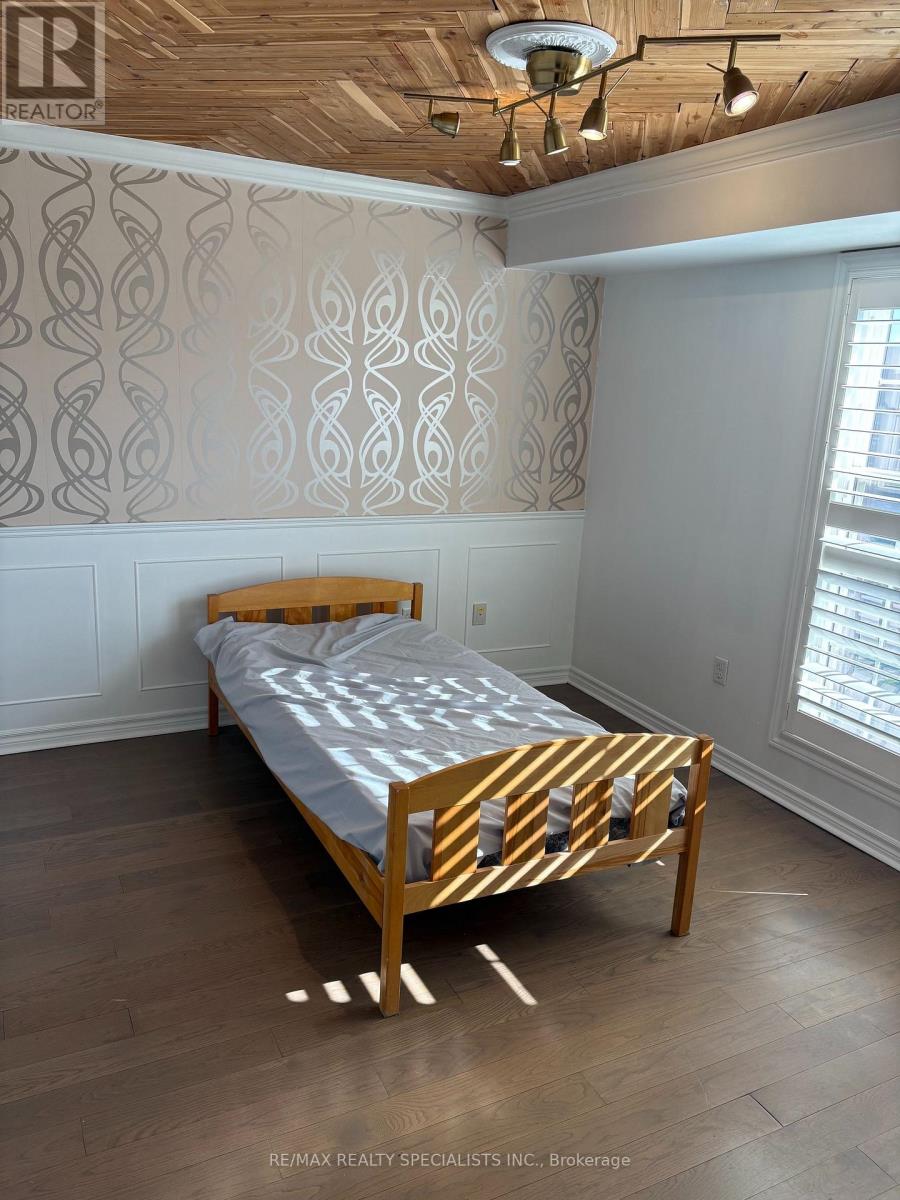402 - 1340 Main Street E Property Photo 10