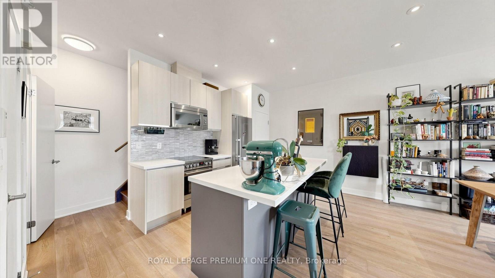 203 - 441 Jane Street Property Photo 8