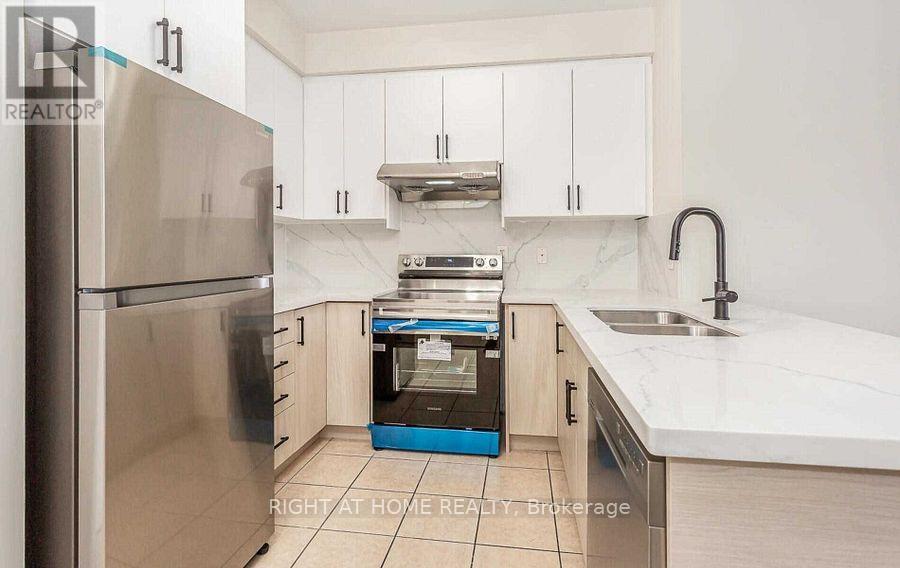 235 - 3888 Duke Of York Boulevard Property Photo 15
