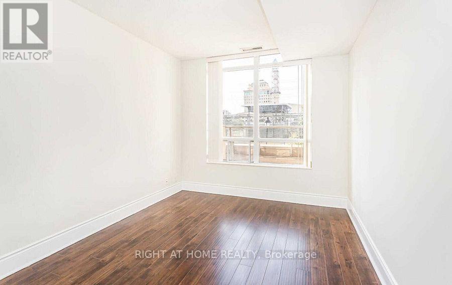 235 - 3888 Duke Of York Boulevard Property Photo 17