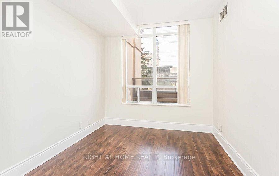 235 - 3888 Duke Of York Boulevard Property Photo 20