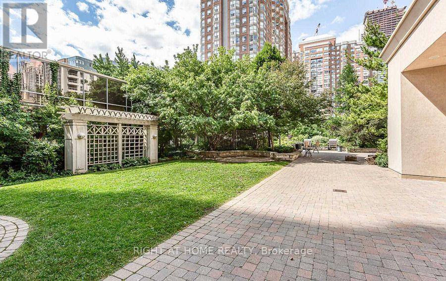 235 - 3888 Duke Of York Boulevard Property Photo 27