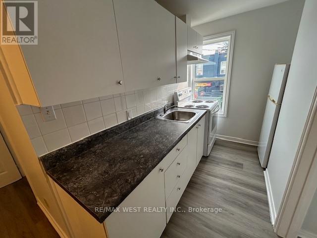 B - 88 Uxbridge Avenue Property Photo 3