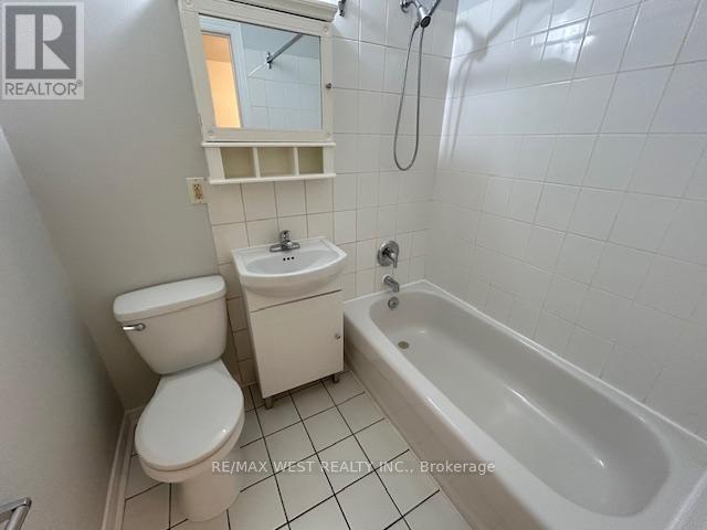 B - 88 Uxbridge Avenue Property Photo 6