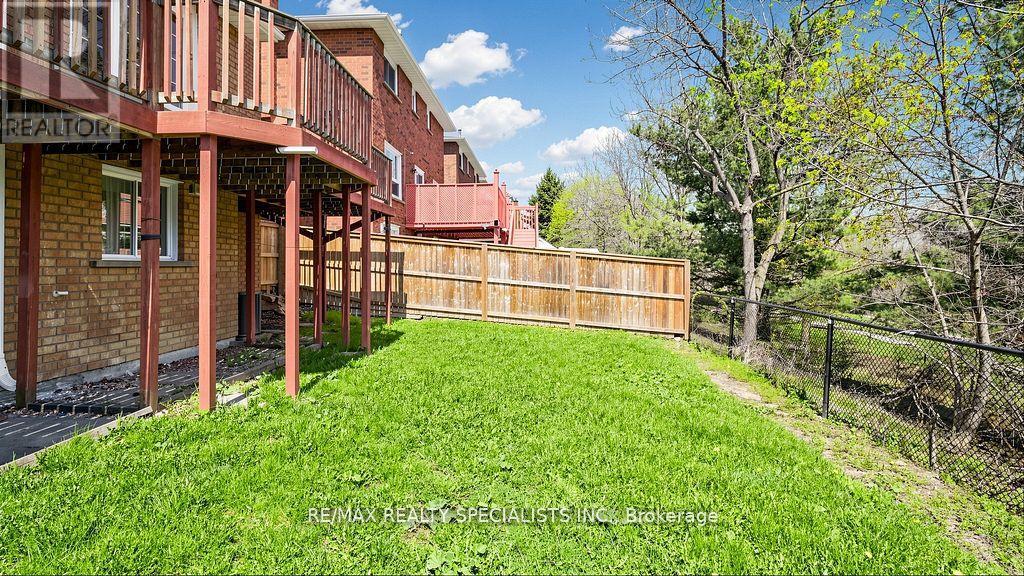 59 Sunforest Drive Property Photo 5