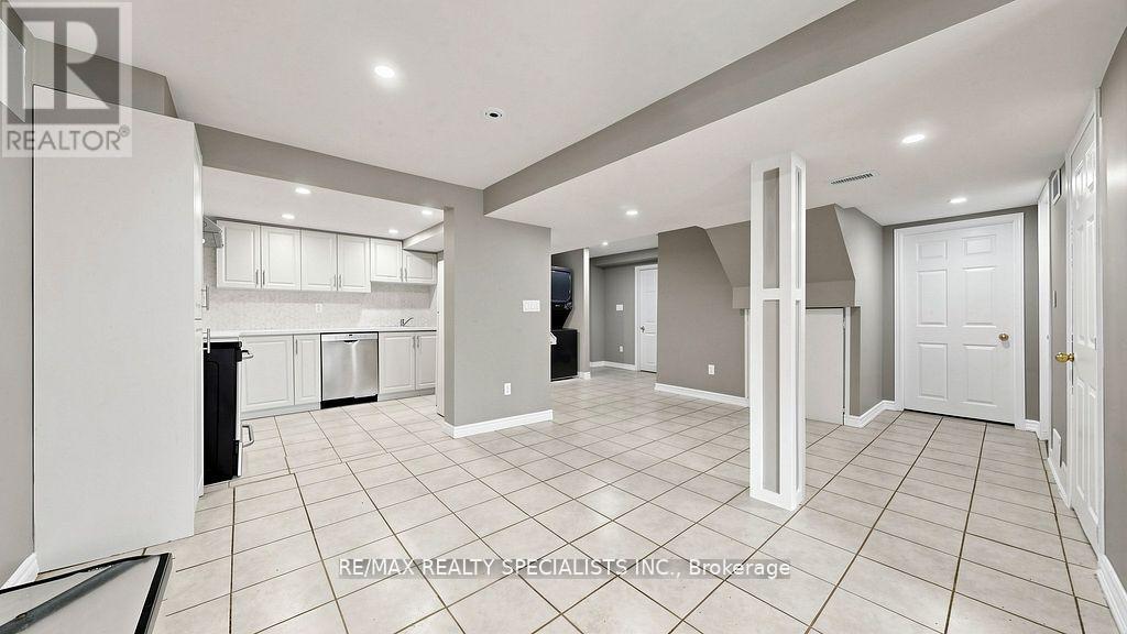 59 Sunforest Drive Property Photo 30