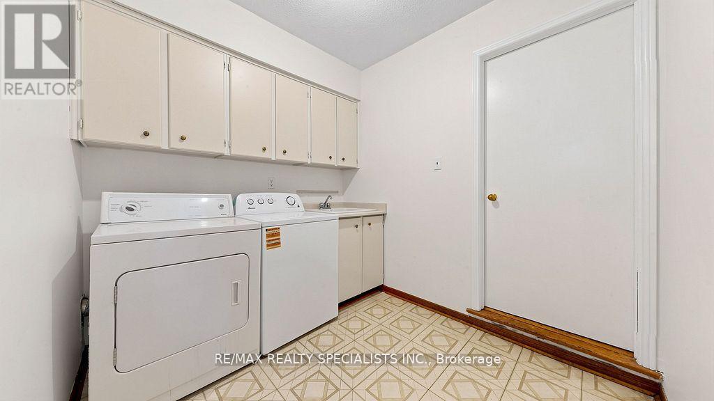 59 Sunforest Drive Property Photo 37