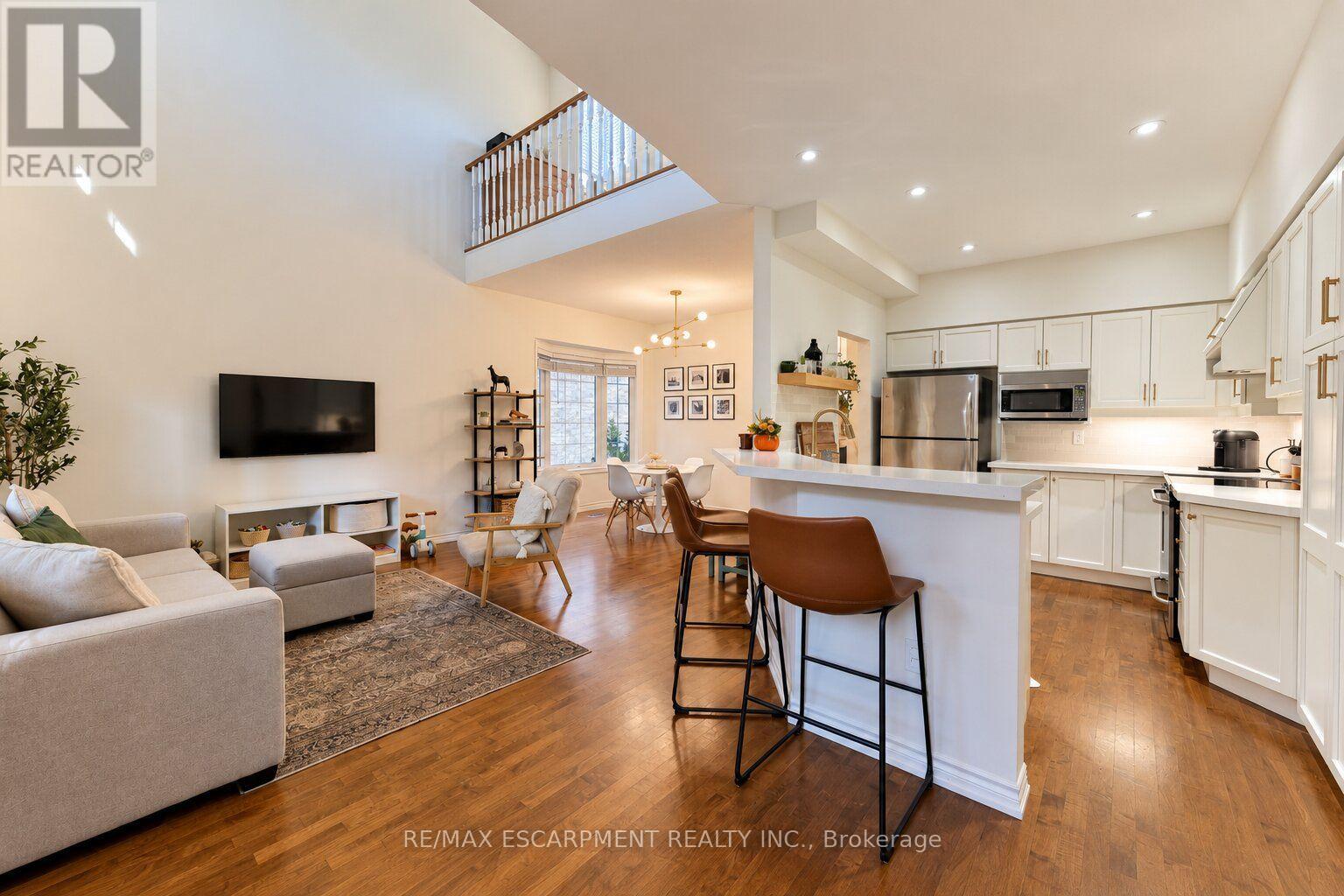 24 - 1375 Stephenson Drive Property Photo 8