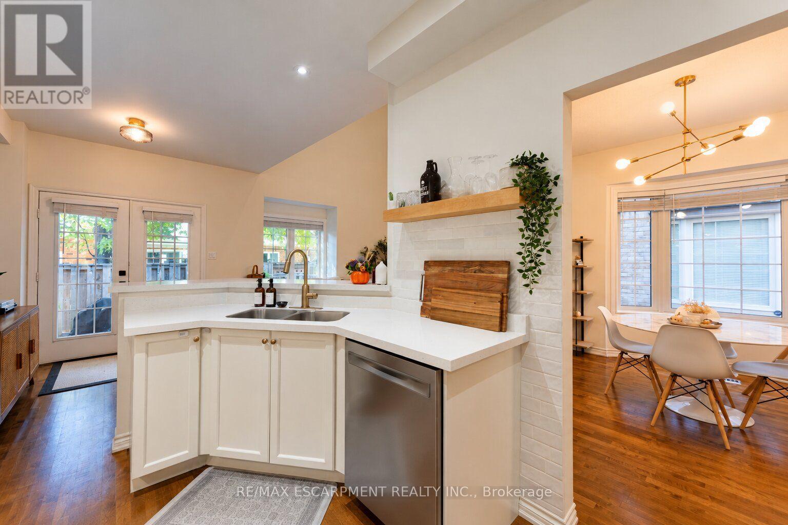 24 - 1375 Stephenson Drive Property Photo 11