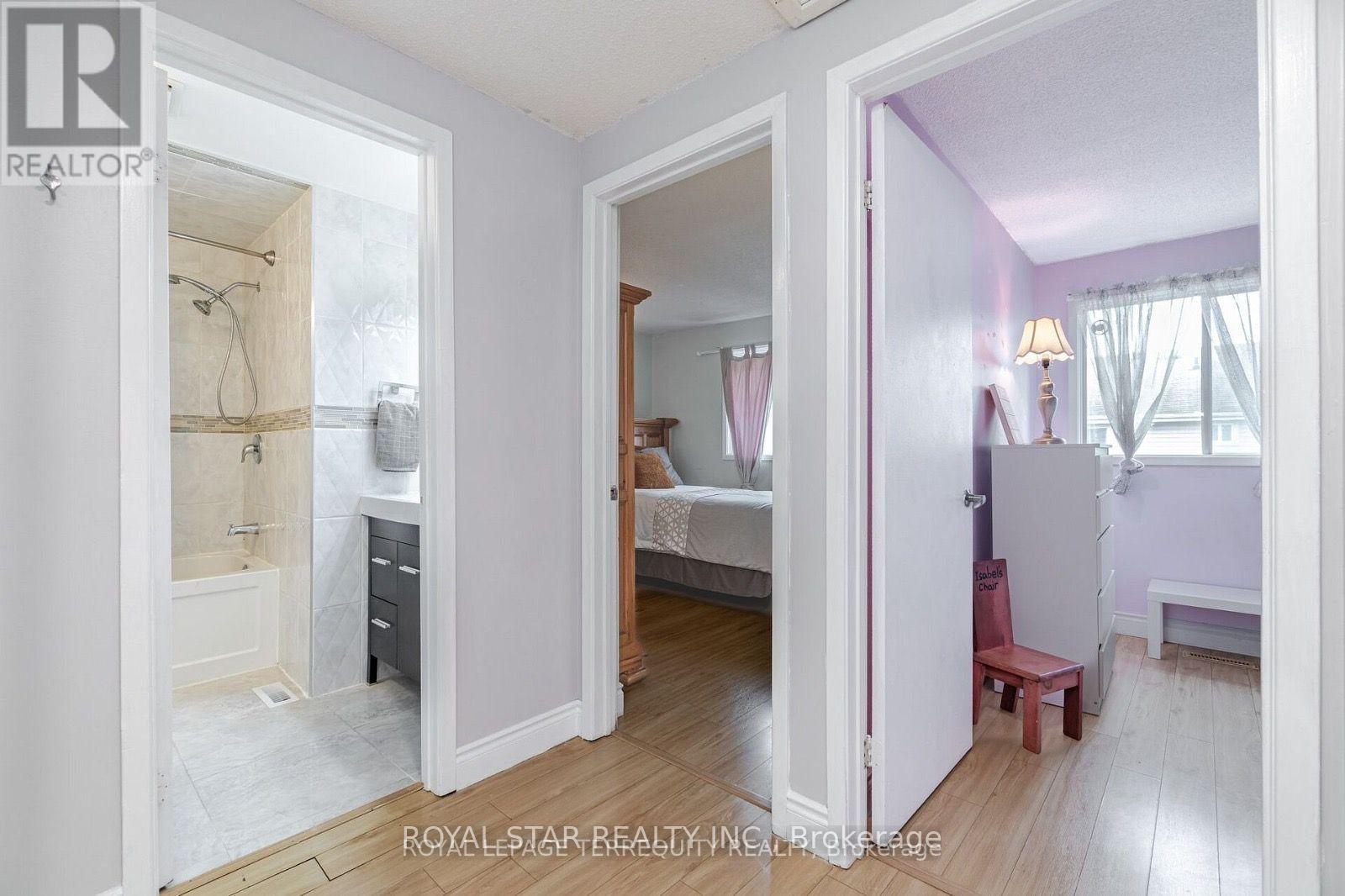 39 Courtleigh Square Property Photo 10