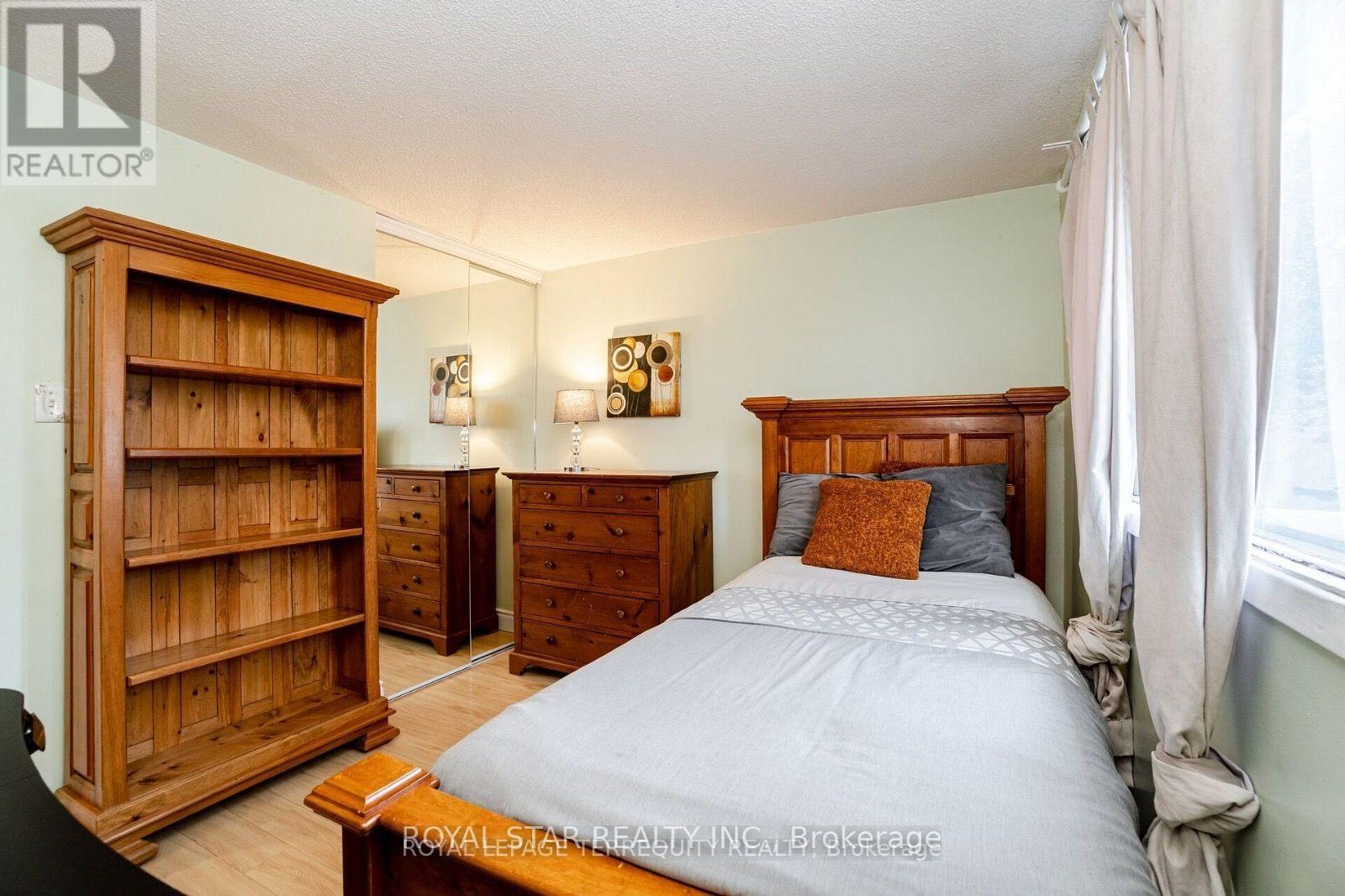 39 Courtleigh Square Property Photo 11