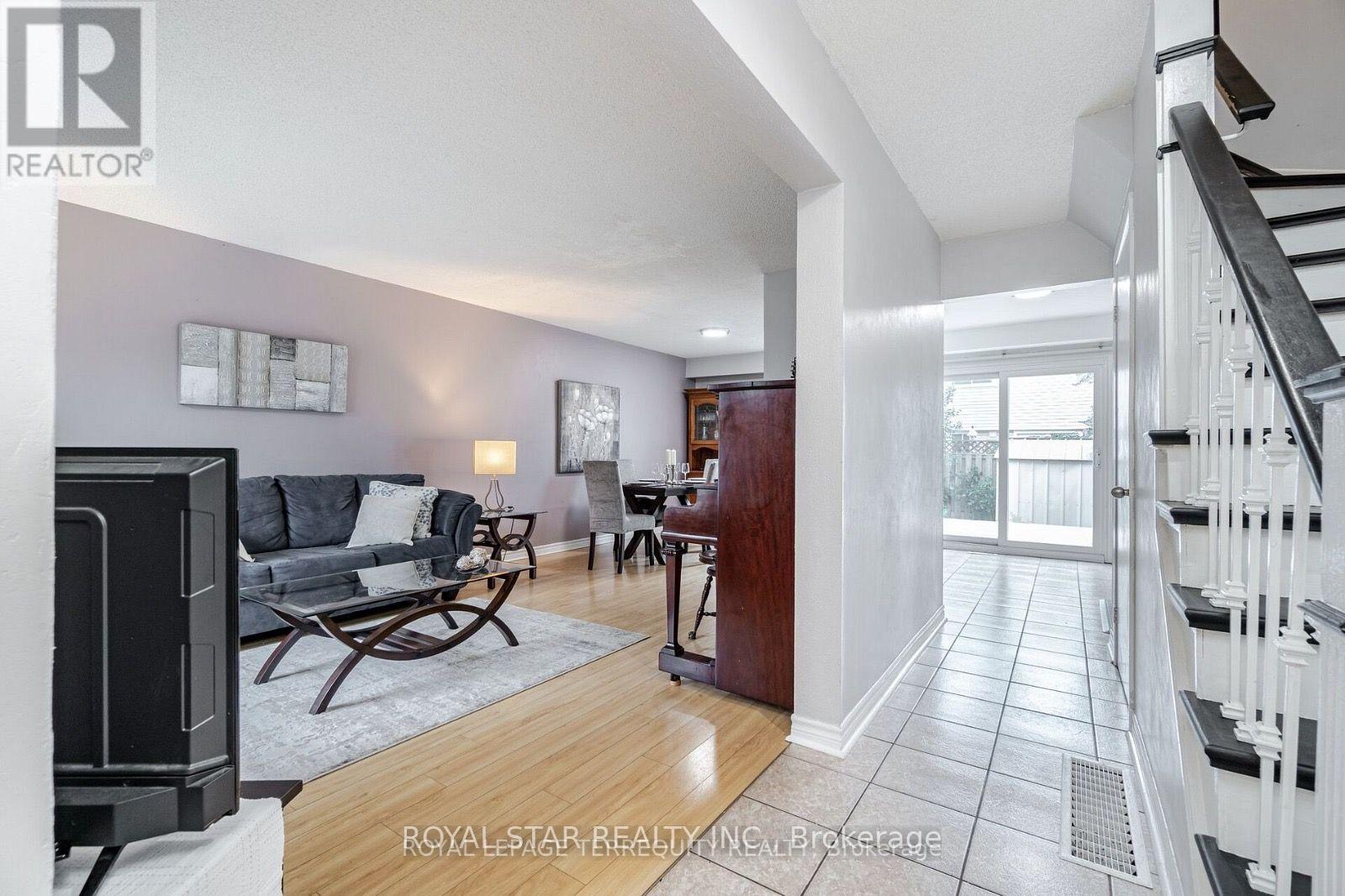 39 Courtleigh Square Property Photo 15