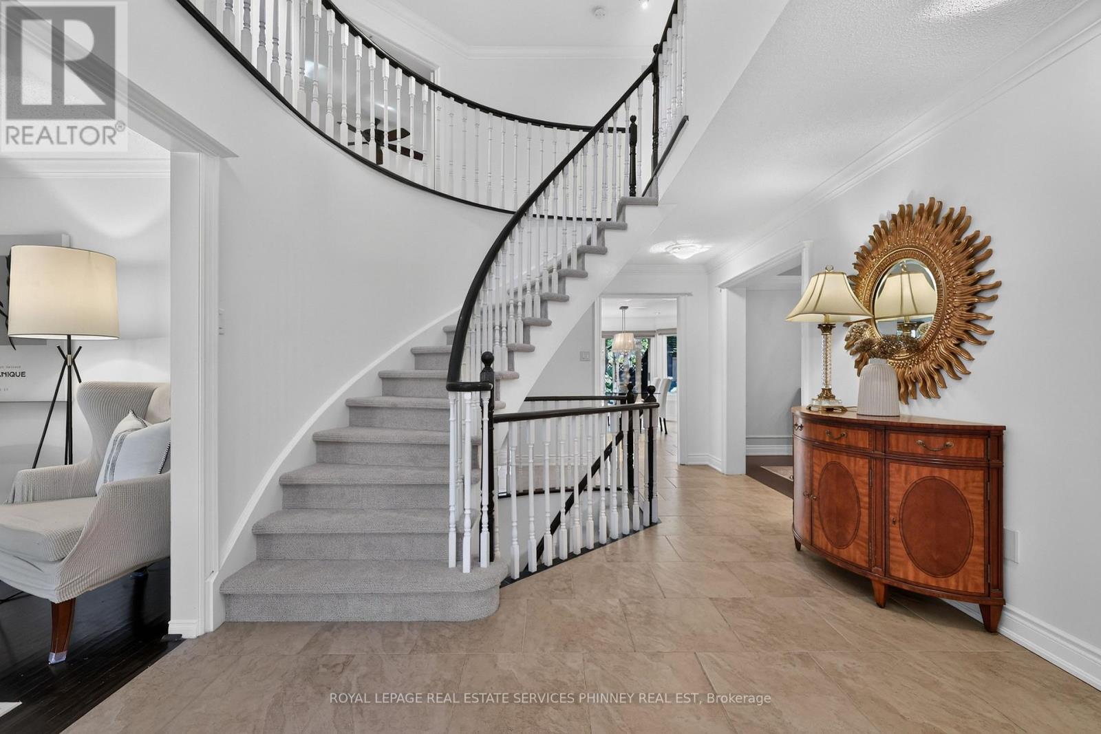 1572 Flamborough Circle Property Photo 4