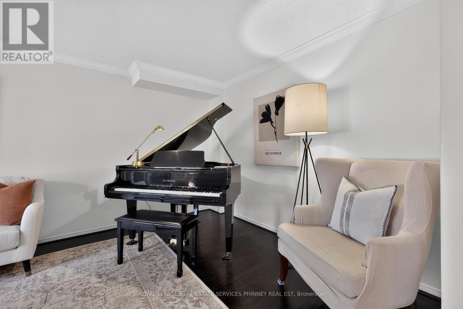 1572 Flamborough Circle Property Photo 6