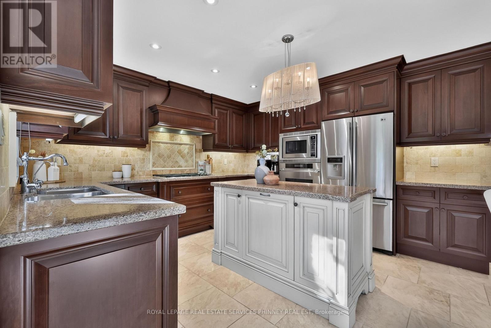 1572 Flamborough Circle Property Photo 9