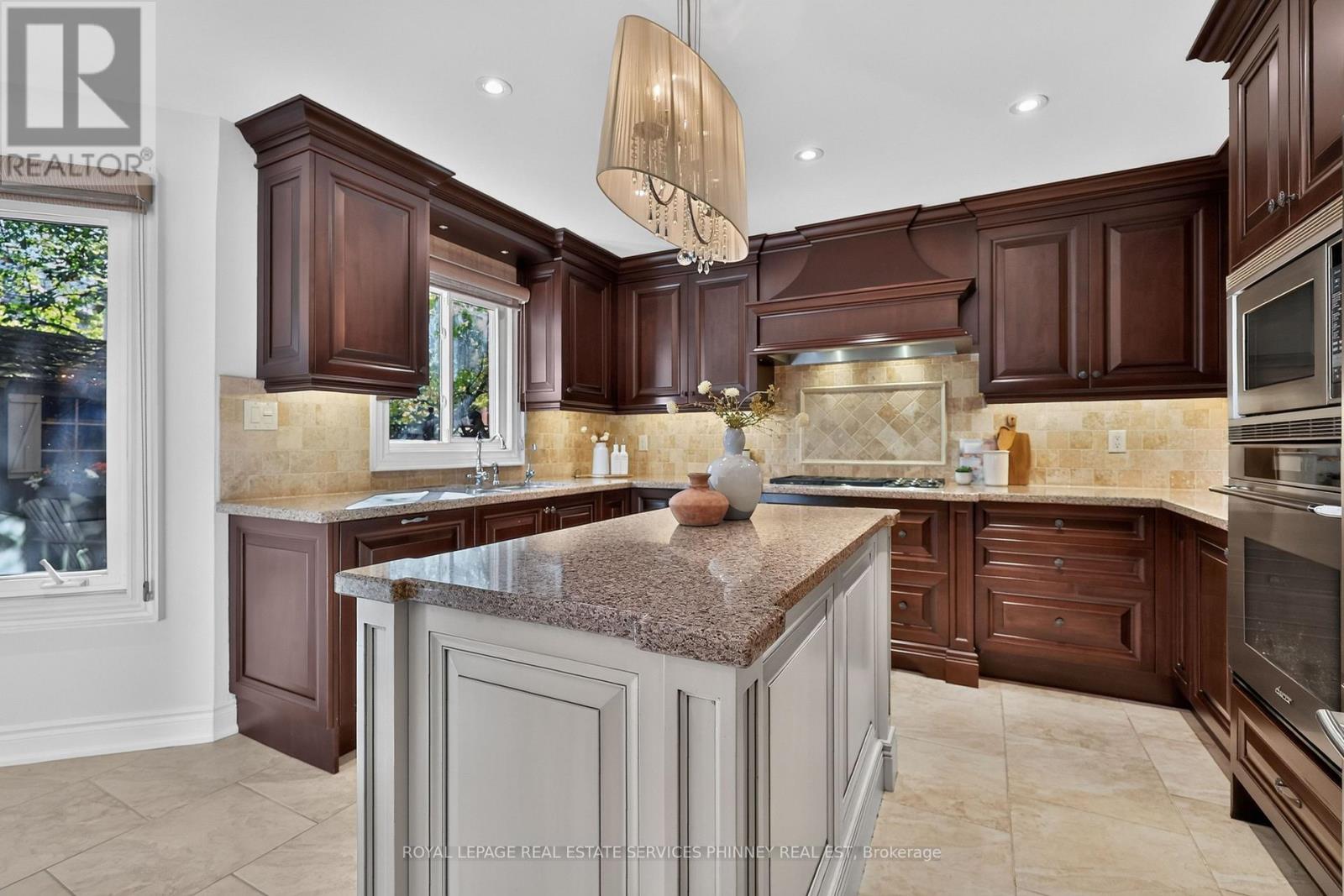 1572 Flamborough Circle Property Photo 10