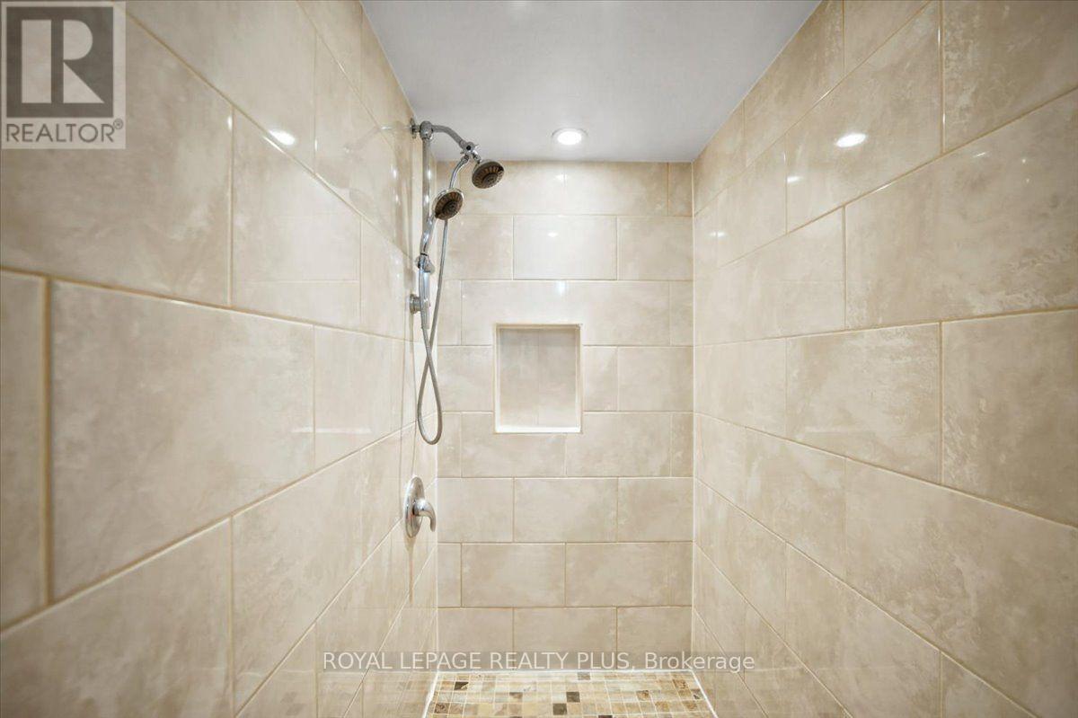 15 - 45 Bristol Road E Property Photo 29