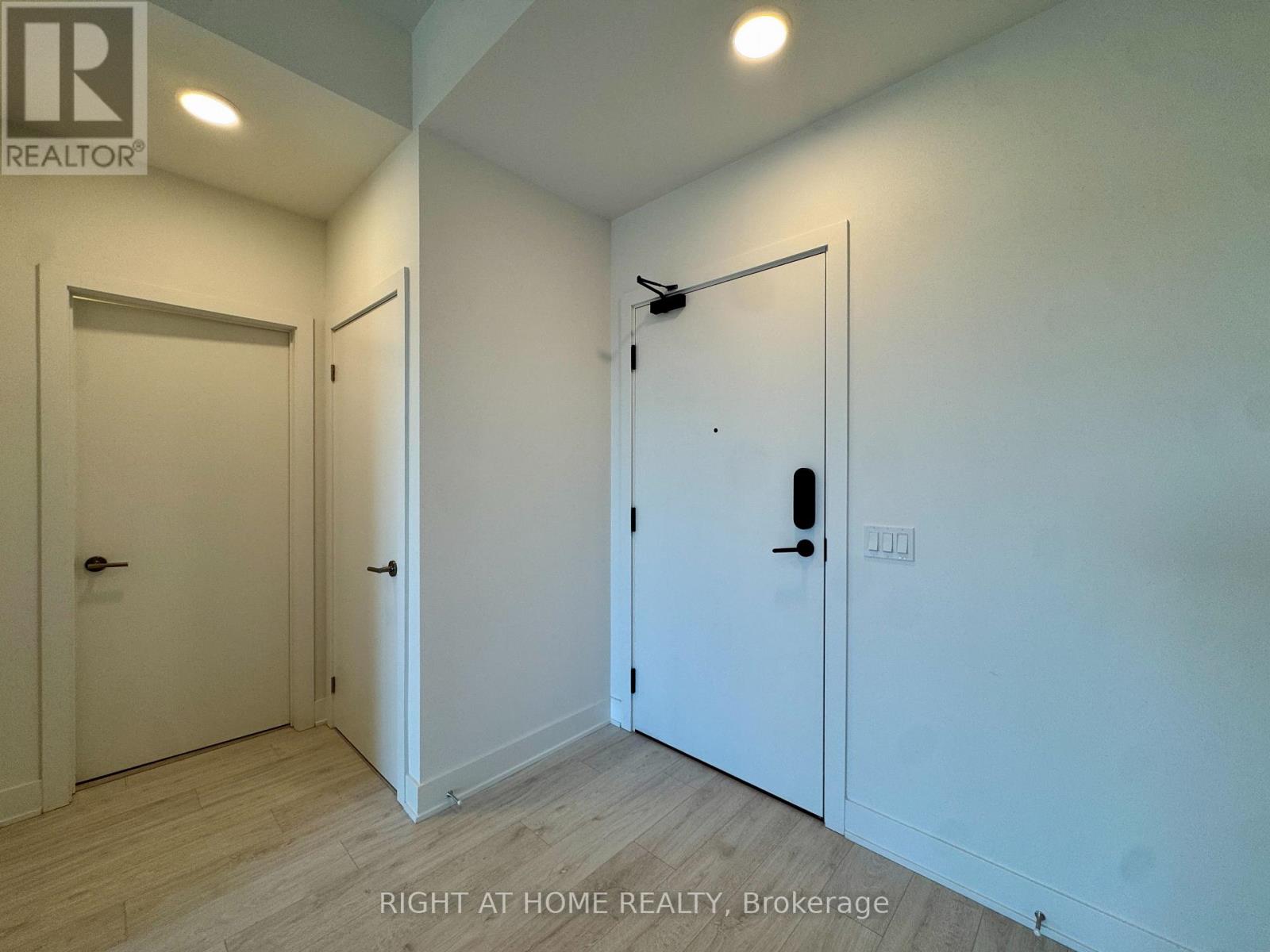 718 - 3008 William Cutmore Boulevard Property Photo 3