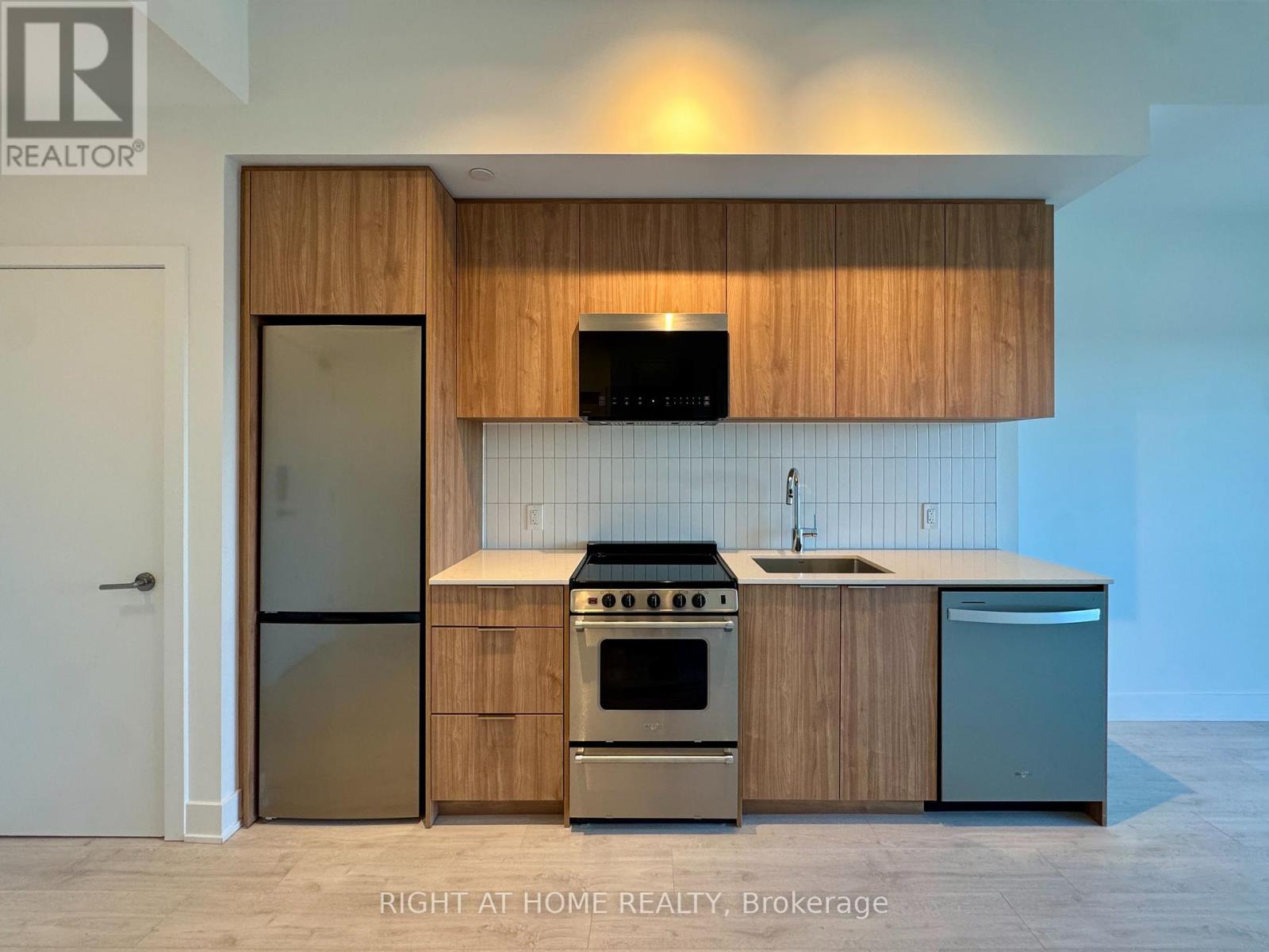 718 - 3008 William Cutmore Boulevard Property Photo 7