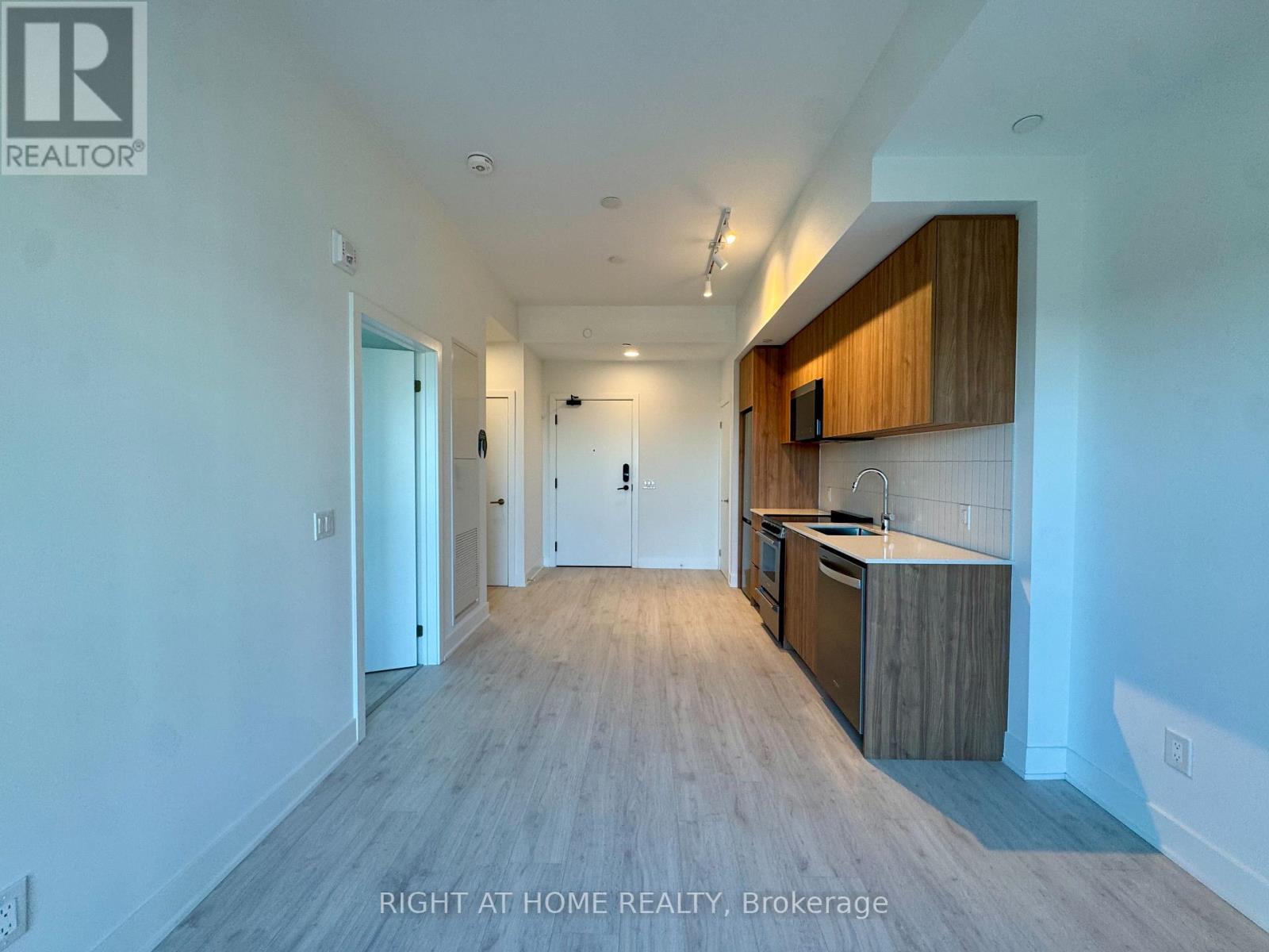 718 - 3008 William Cutmore Boulevard Property Photo 10