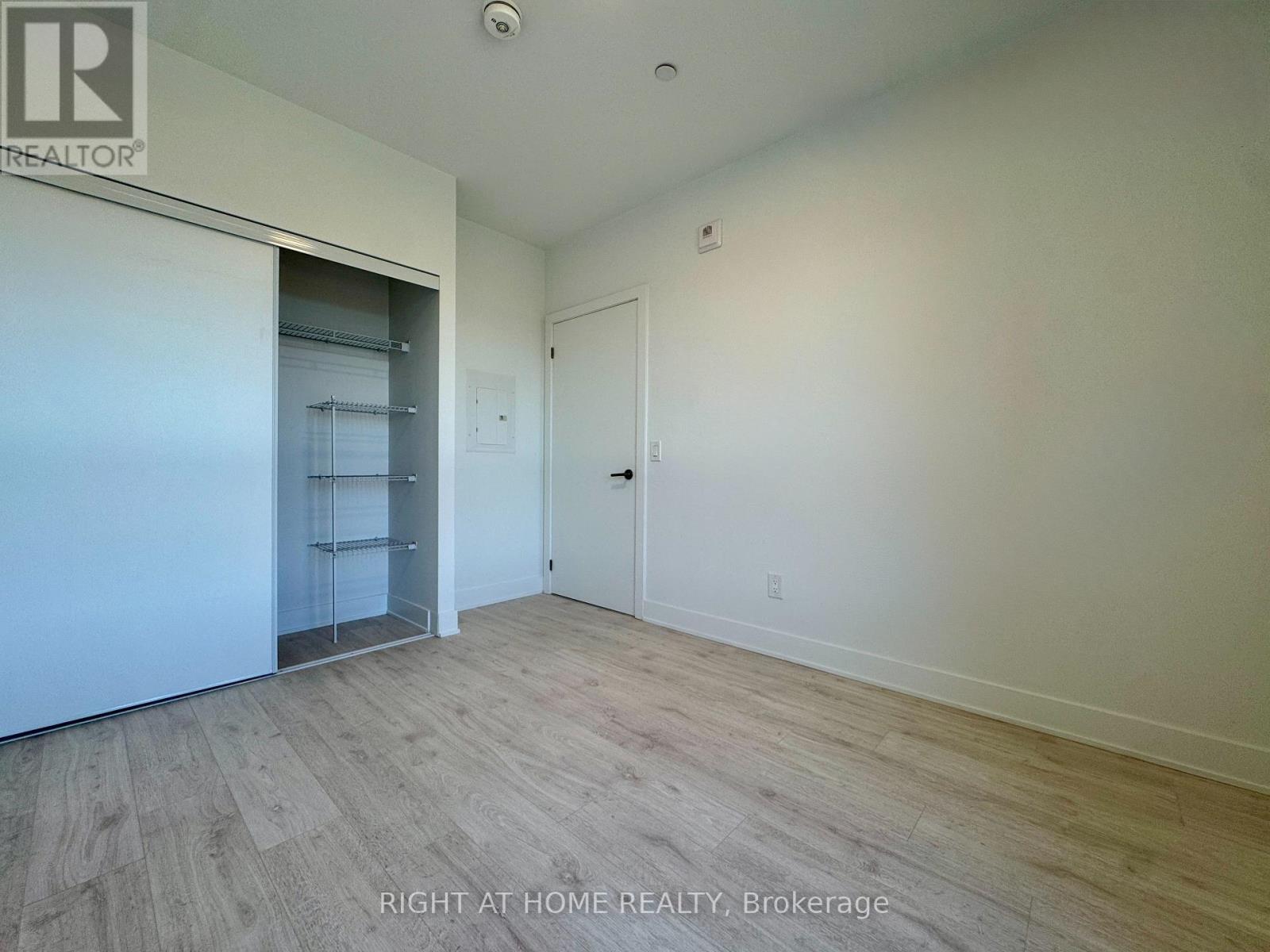 718 - 3008 William Cutmore Boulevard Property Photo 14