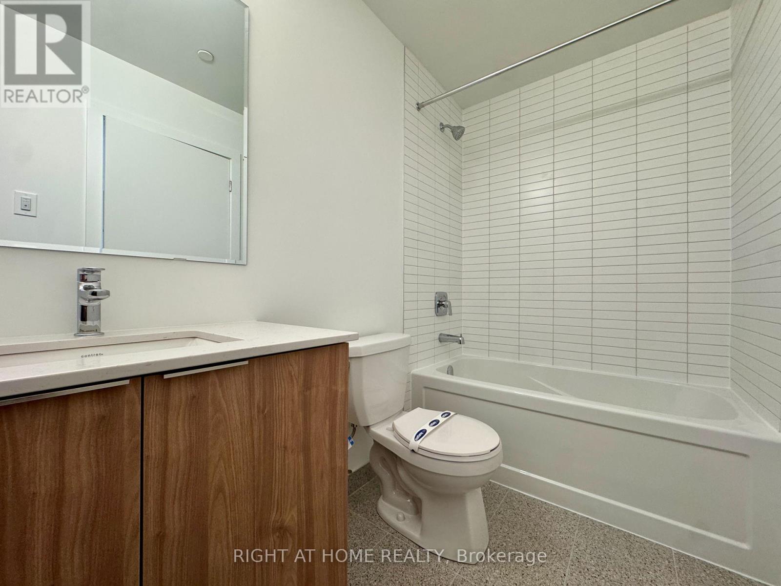 718 - 3008 William Cutmore Boulevard Property Photo 15