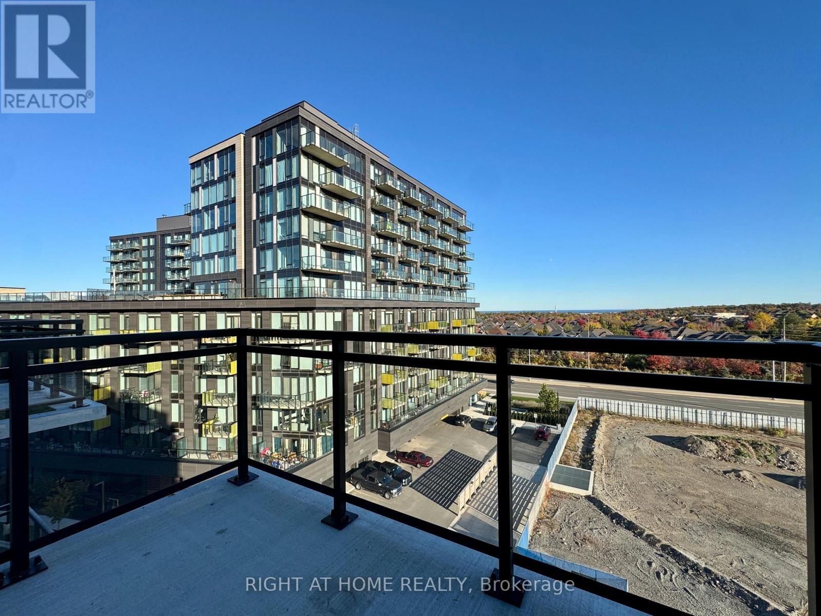718 - 3008 William Cutmore Boulevard Property Photo 17