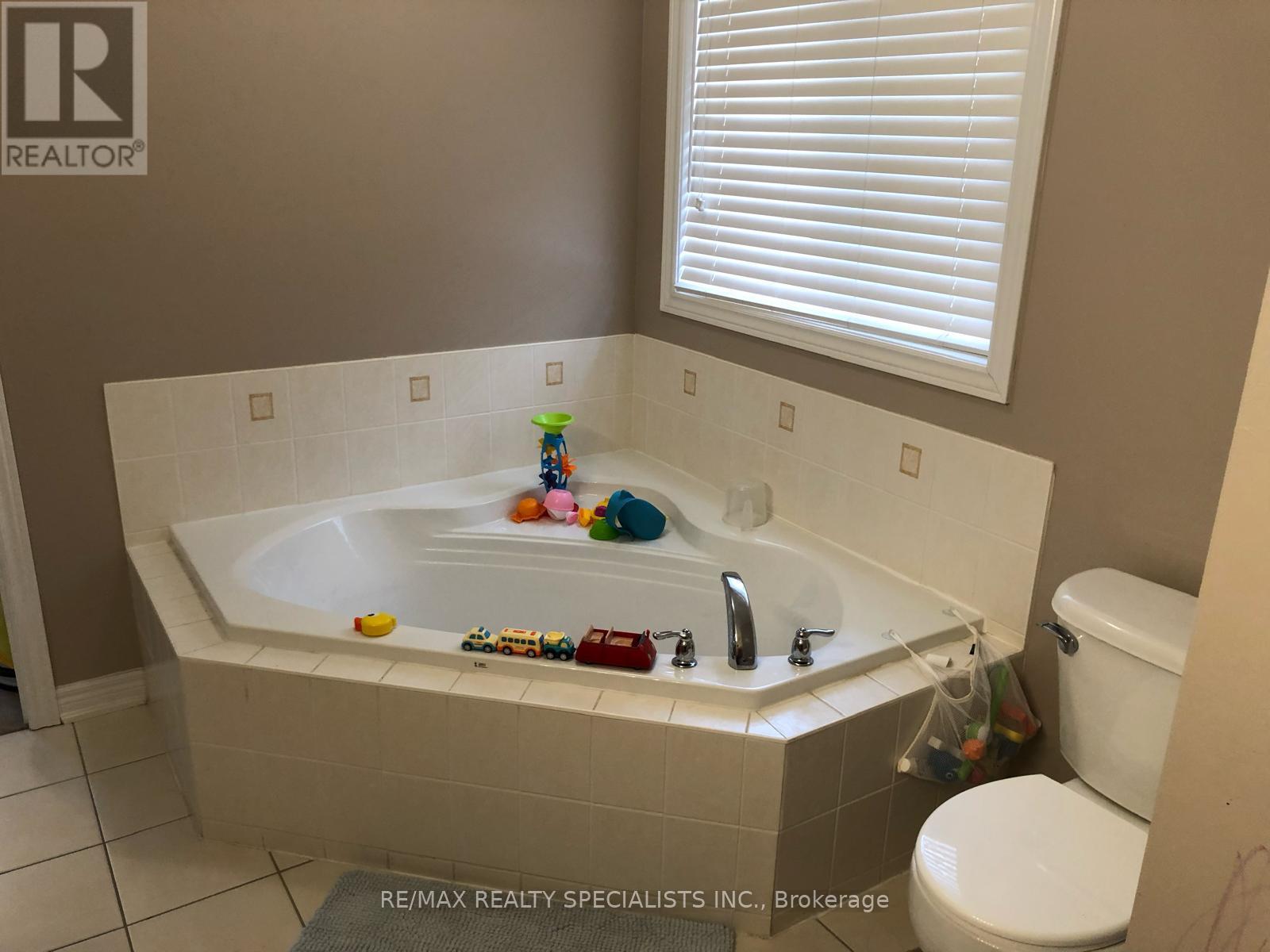 77 Calm Waters Crescent Property Photo 10