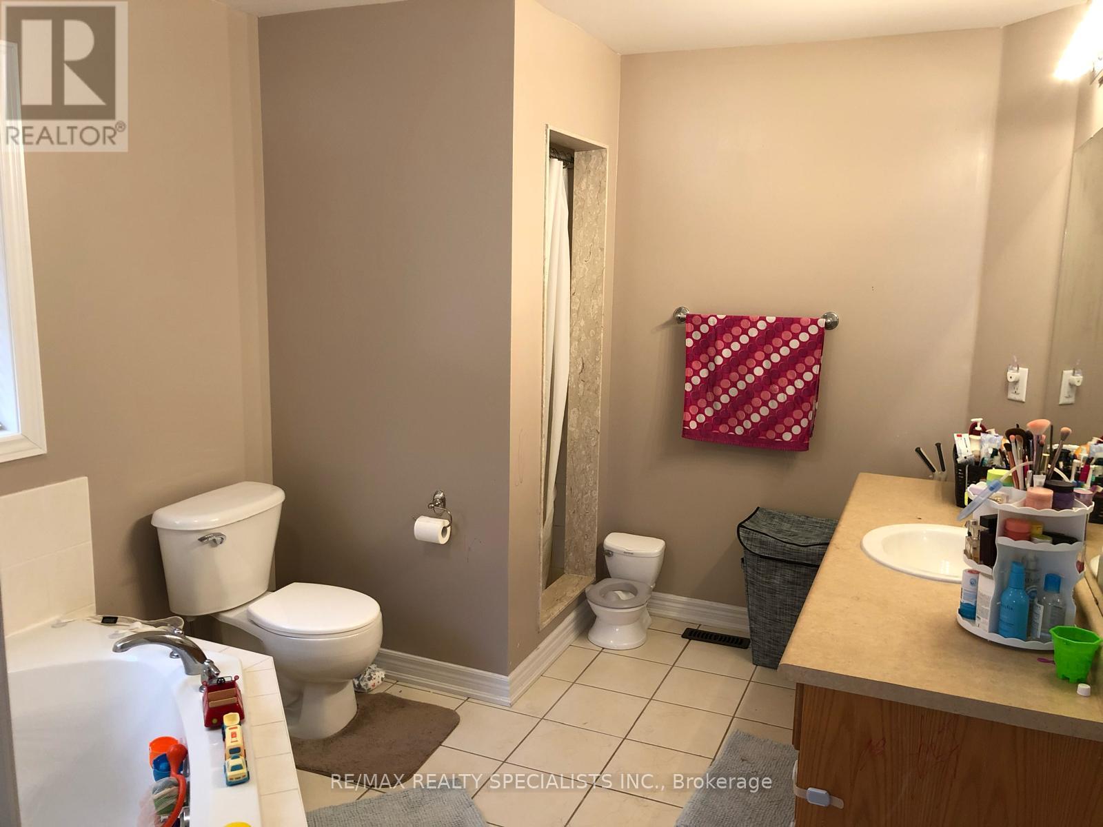 77 Calm Waters Crescent Property Photo 12