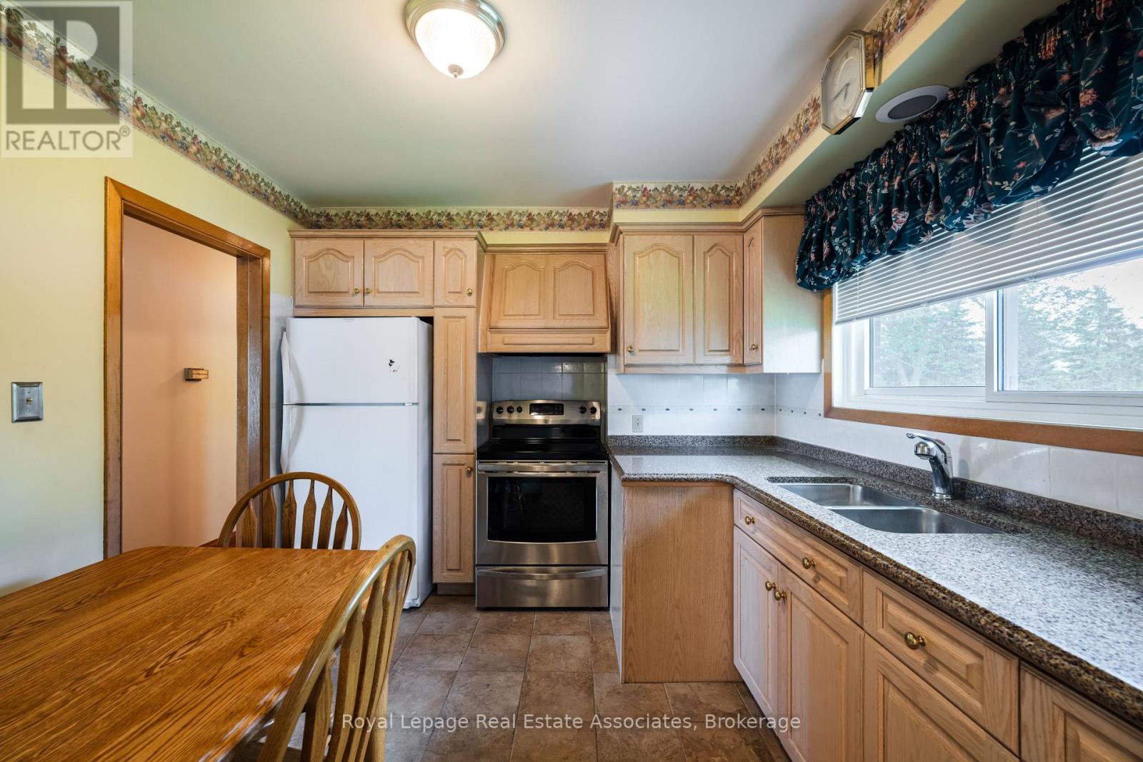 12851 9 Line Property Photo 15