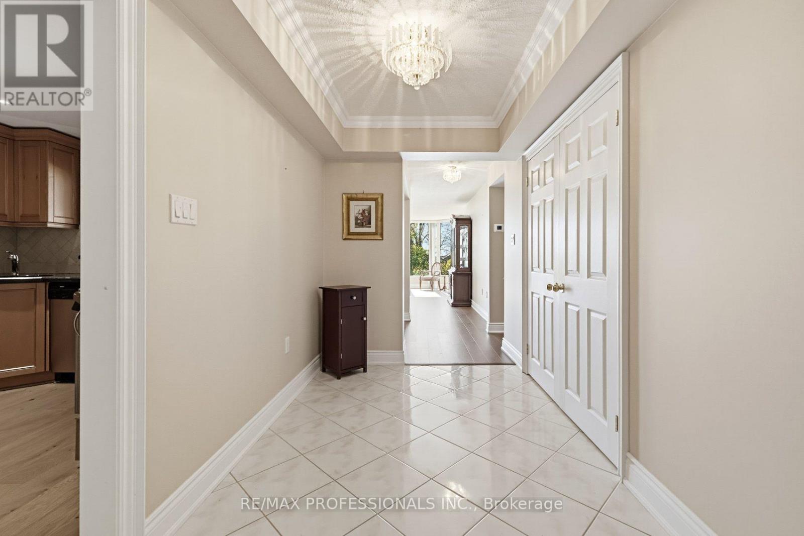 304 - 1271 Walden Circle Property Photo 11