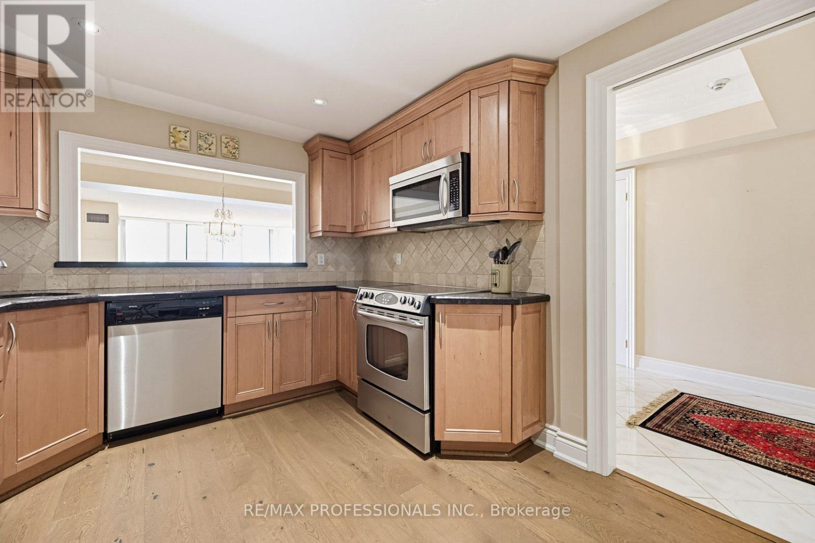 304 - 1271 Walden Circle Property Photo 15