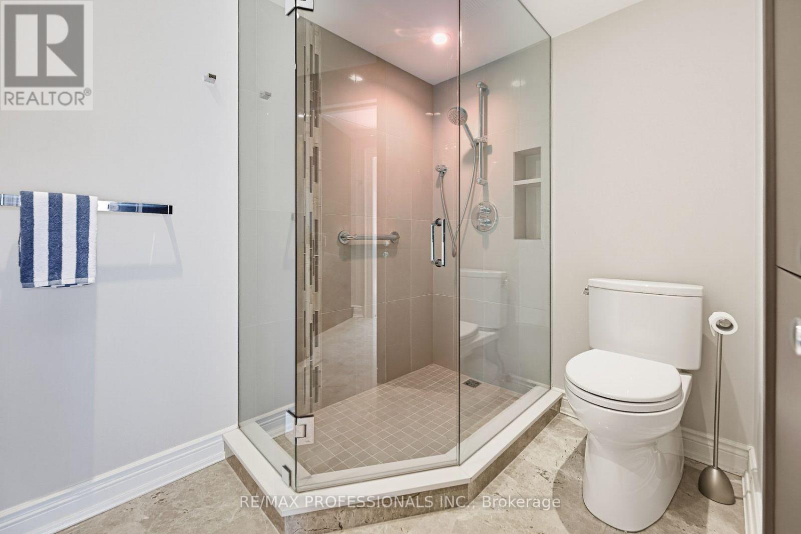 304 - 1271 Walden Circle Property Photo 34