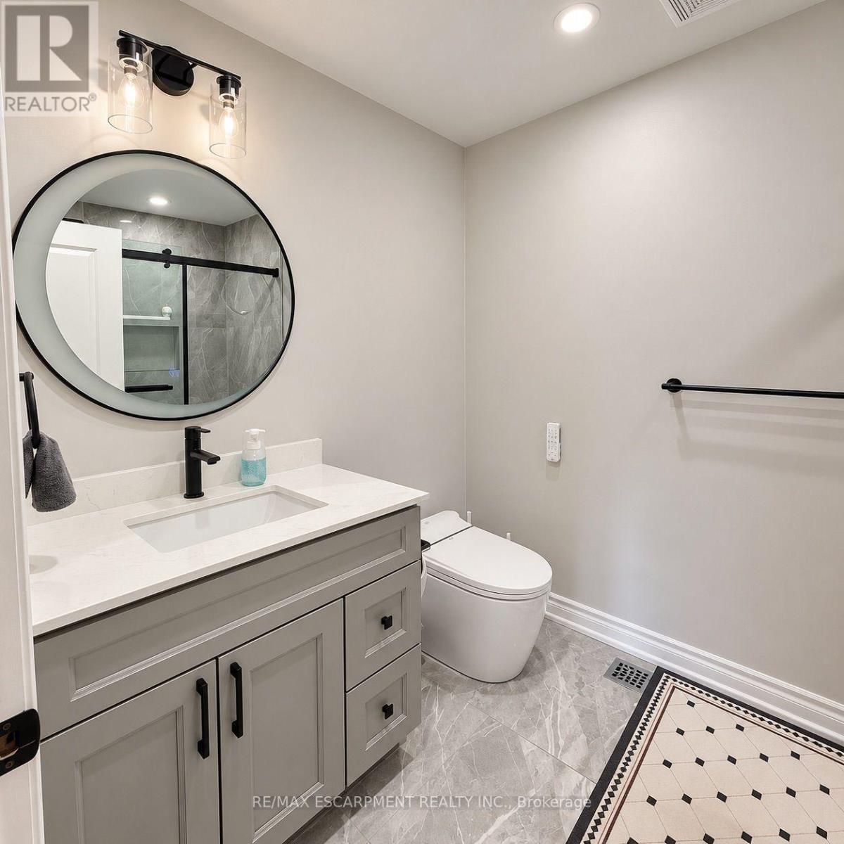 5321 Applegarth Drive Property Photo 7