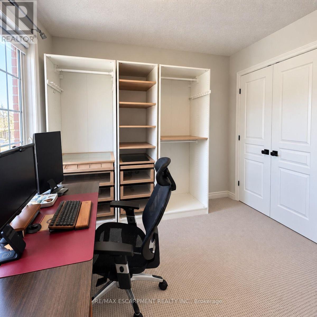 5321 Applegarth Drive Property Photo 10