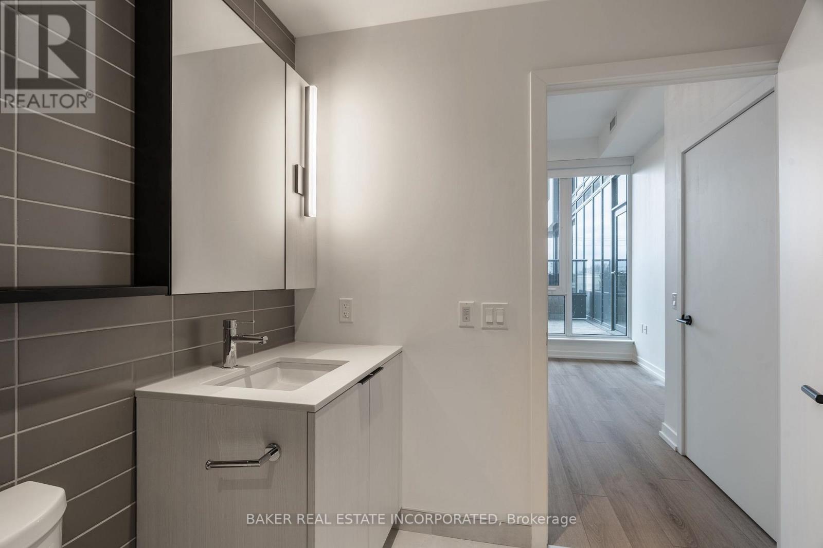 208 - 740 Dupont Street Property Photo 27