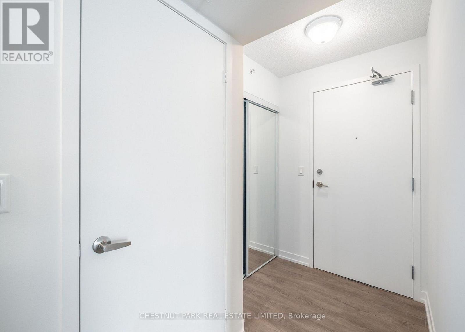 910 - 1410 Dupont Street Property Photo 6