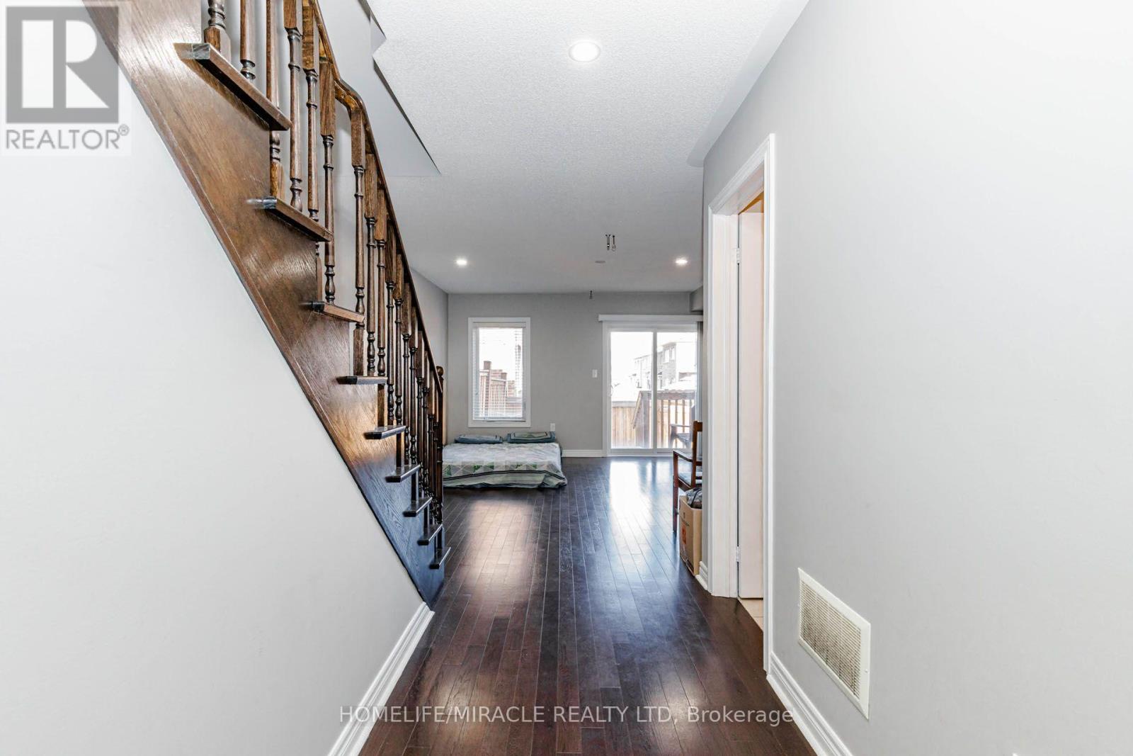 45 Padbury Trail Property Photo 7