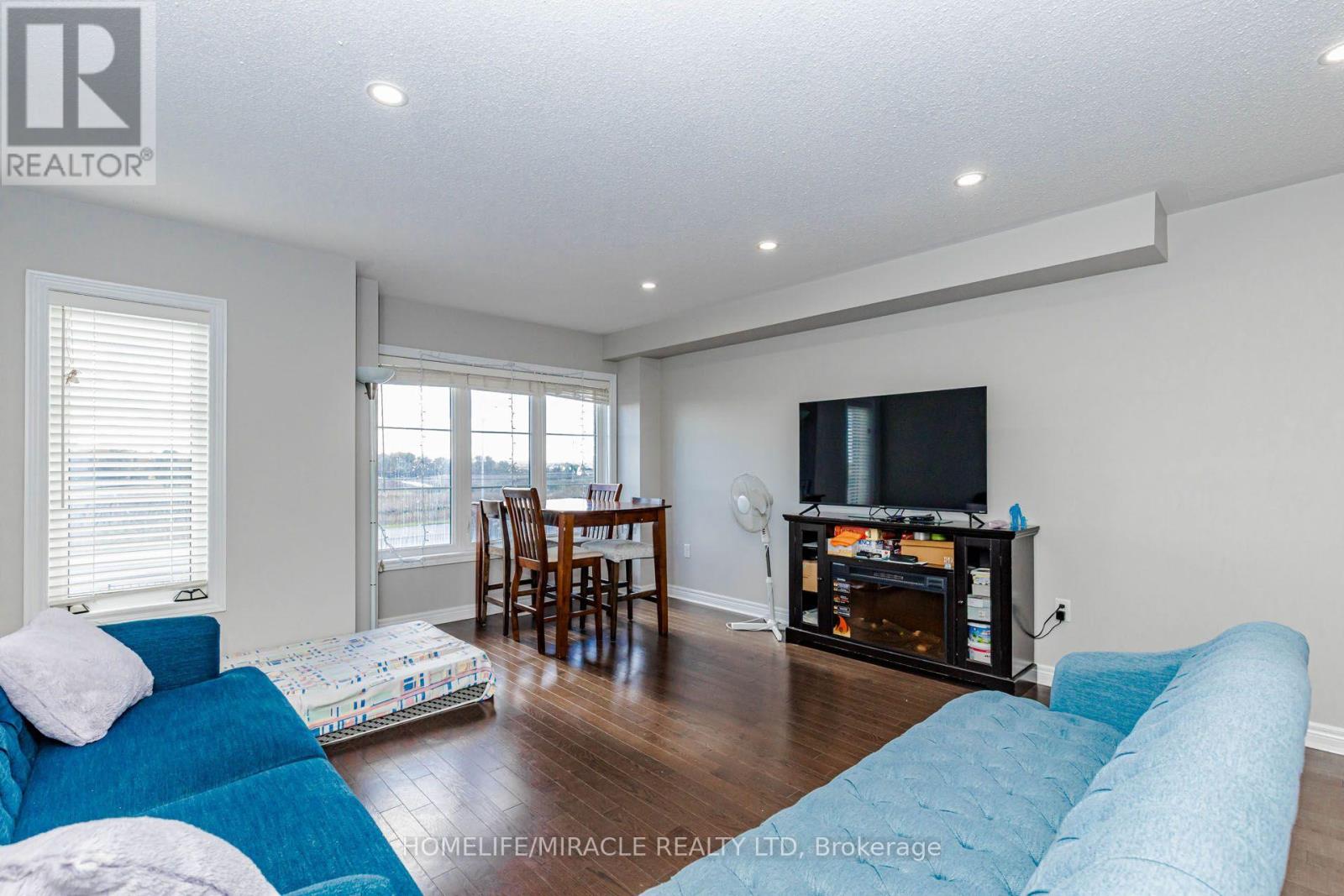 45 Padbury Trail Property Photo 17