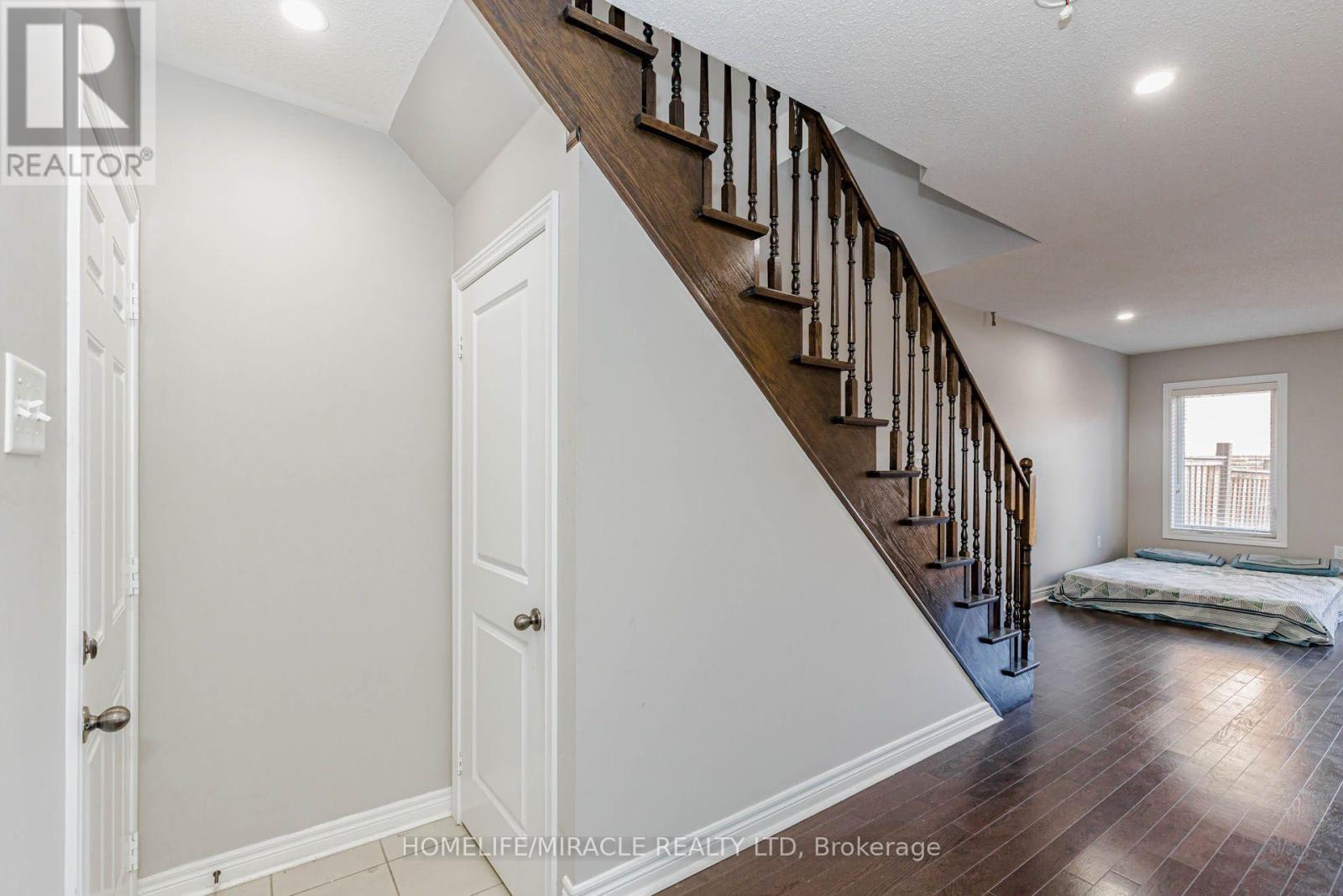 45 Padbury Trail Property Photo 42