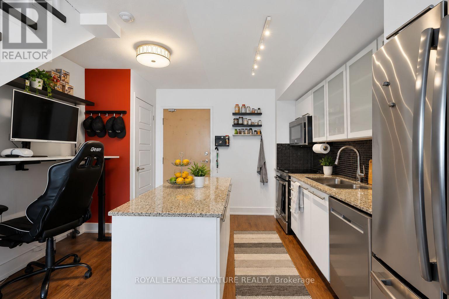 917 - 1040 The Queensway Property Photo 3