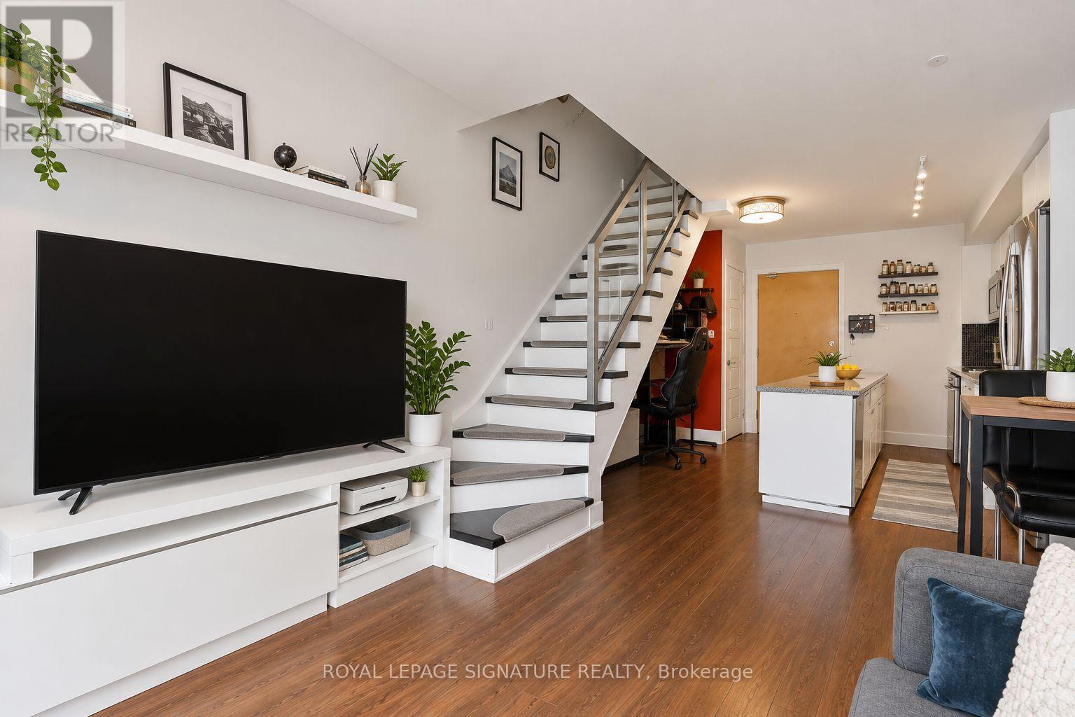 917 - 1040 The Queensway Property Photo 5