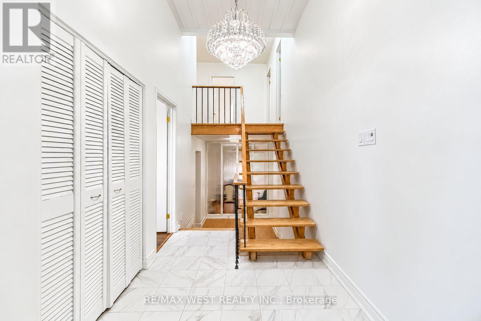 42 Masseygrove Crescent Property Photo 2