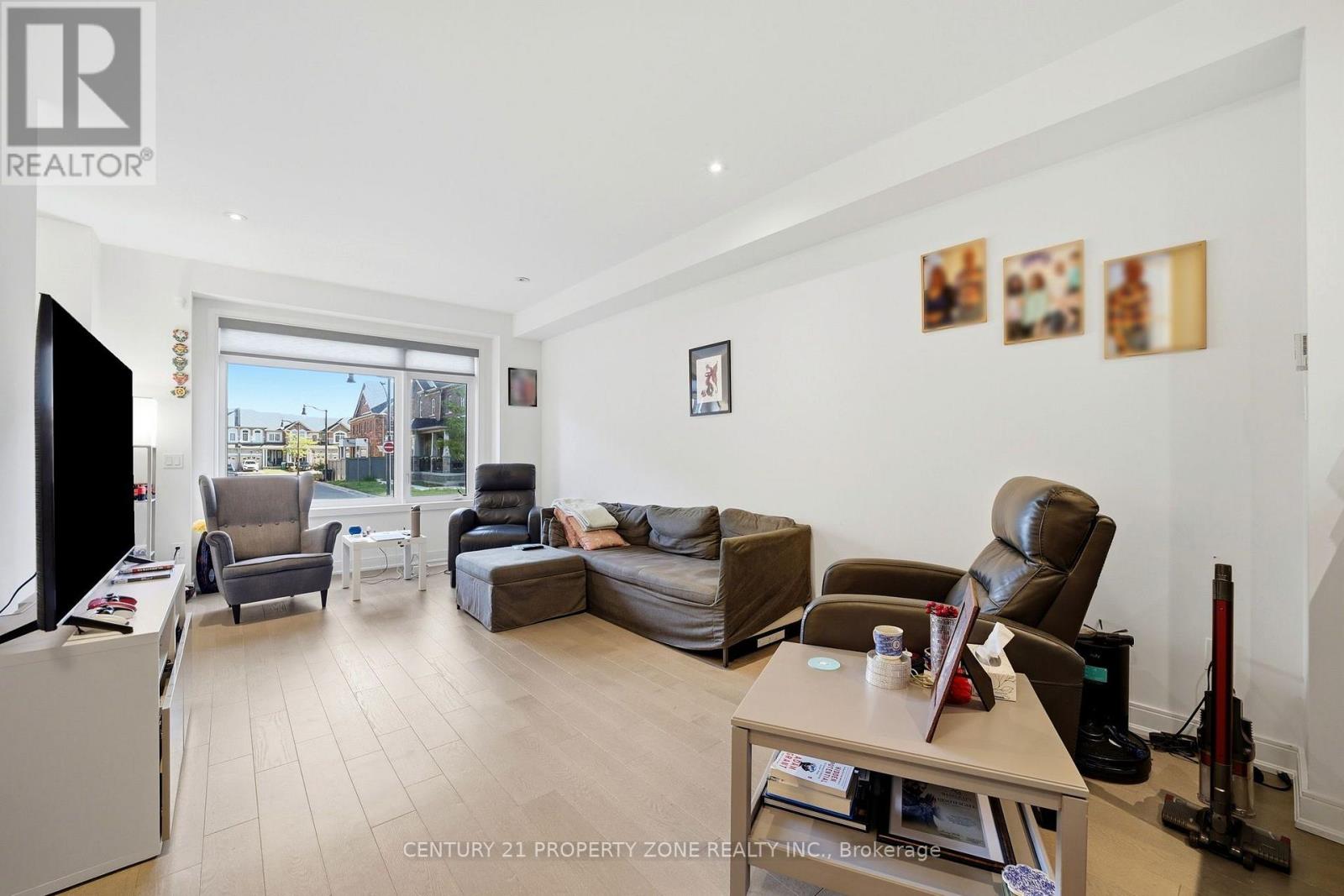 100 Pearman Crescent Property Photo 8