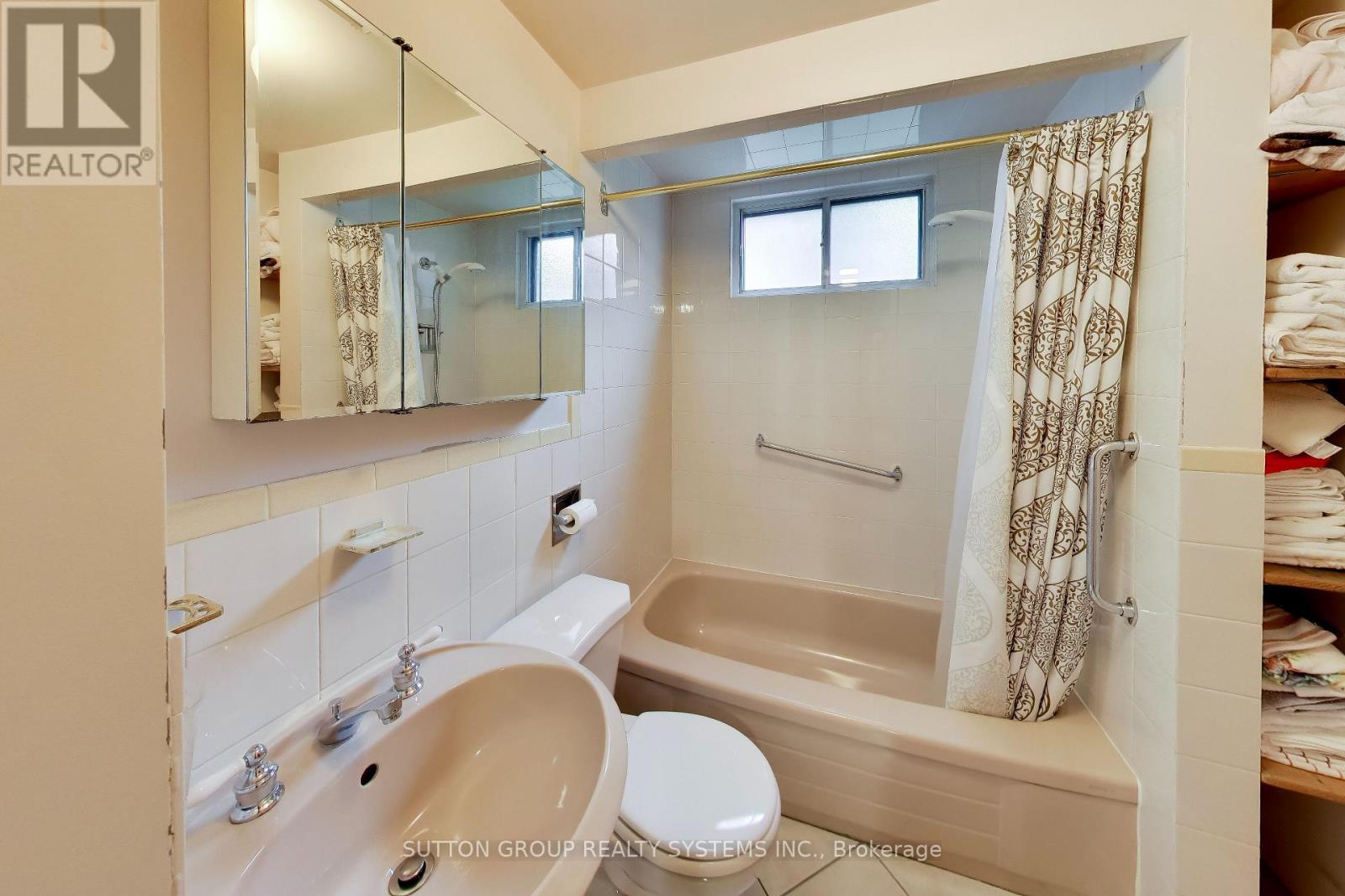 8 Alhambra Avenue Property Photo 17