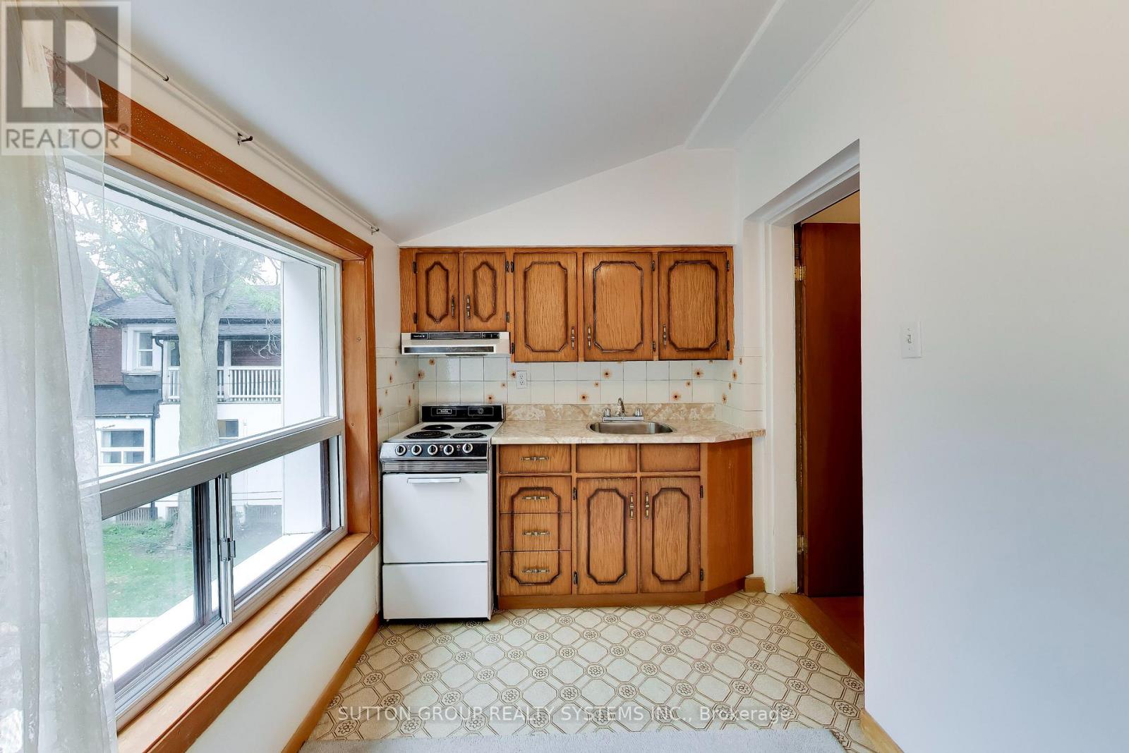 8 Alhambra Avenue Property Photo 18