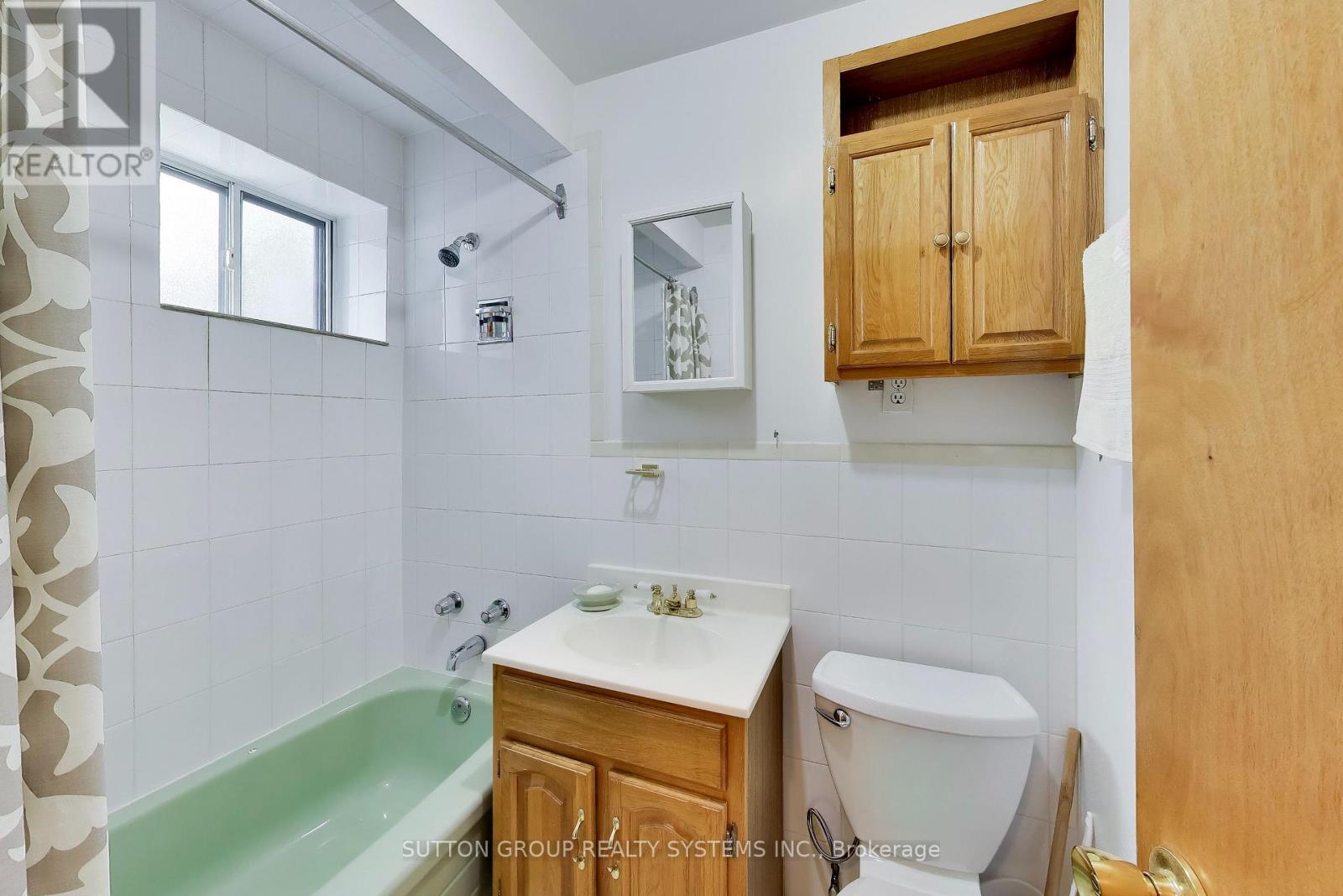8 Alhambra Avenue Property Photo 22